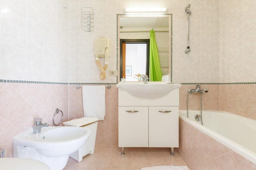 Hotel Royal Католика Екстериор снимка